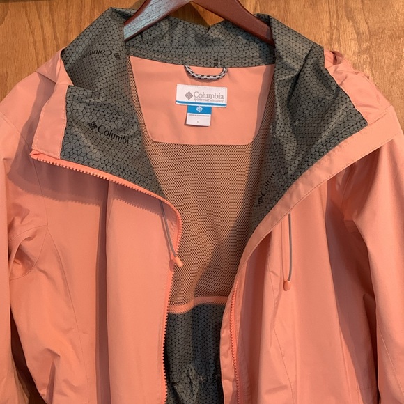 Columbia Coral Hooded Raincoat - Weekend Adventure - Picture 2 of 7